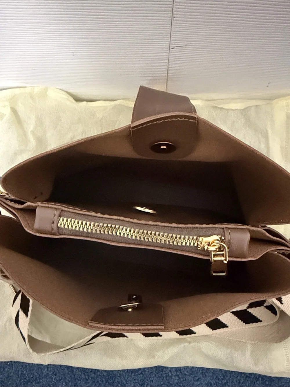 N/A sleek brown